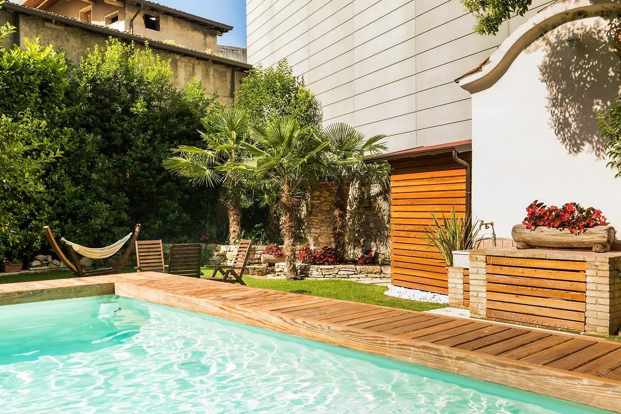 Antiche Rive Holidays Apartments 3*, Salo Italy